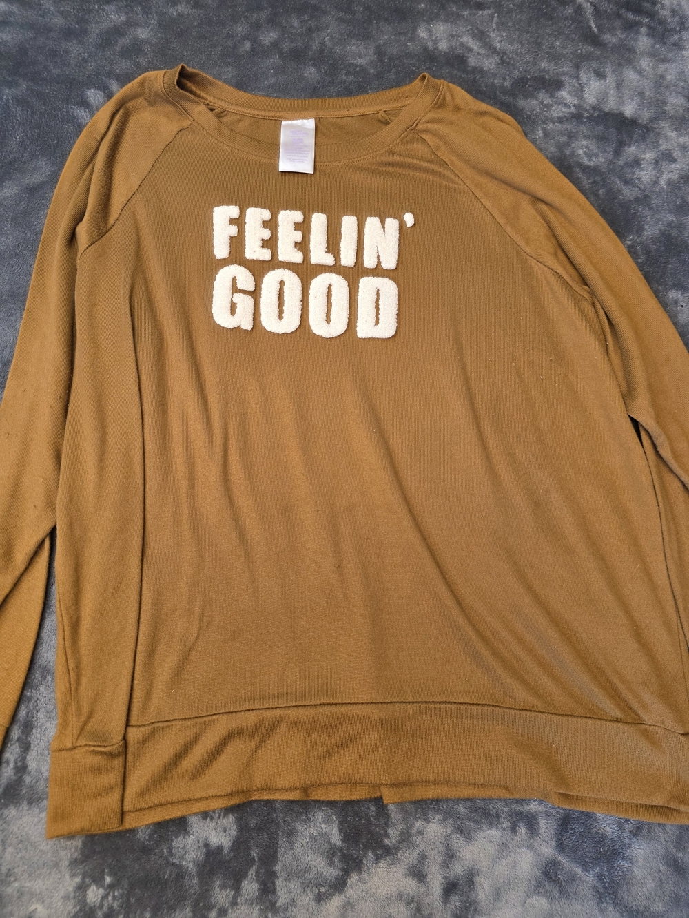Secret Treasures Brown Feelin' Good Long-Sleeve Pullover - Picture 1 of 4
